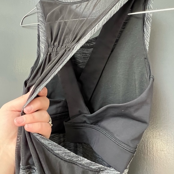 Lululemon Work The Circuit Tank Top Built In Bra Gray Black Size 10 - Picture 5 of 7